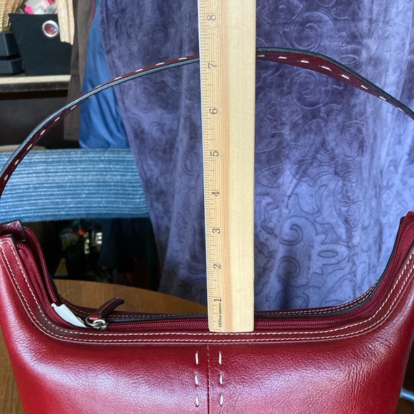 Red purse, white stitching, multiple pockets - Picture 8 of 8